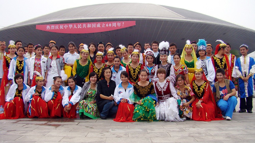 组织新疆班学生参加庆祝祖国六十华诞文艺展演.JPG