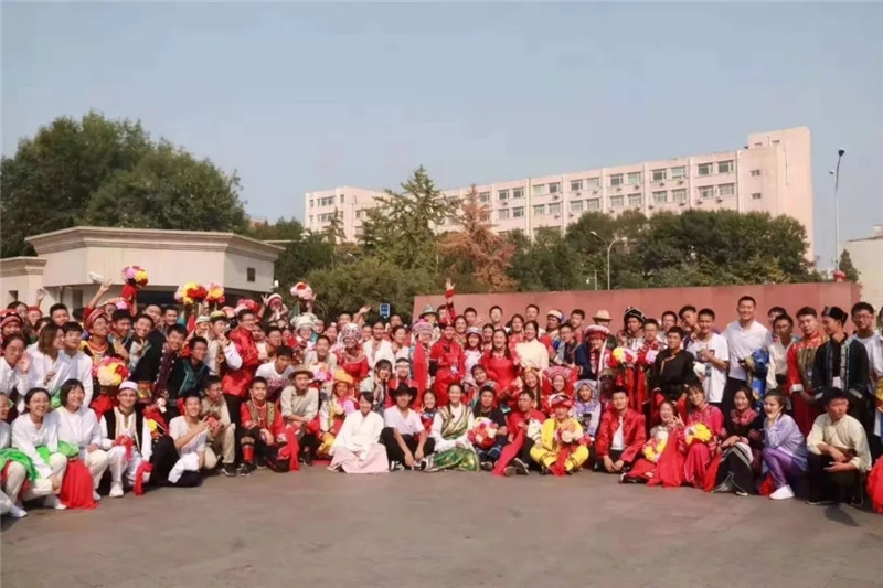 9. 学校师生参与新中国成立70周年系列群众性庆祝活动.webp.jpg