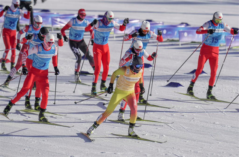 3越野滑雪国家集训队运动员进行队内模拟赛（12月12日摄）。 胡虎虎摄.jpg