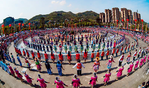 宜宾各族人民共庆苗族花山节.png